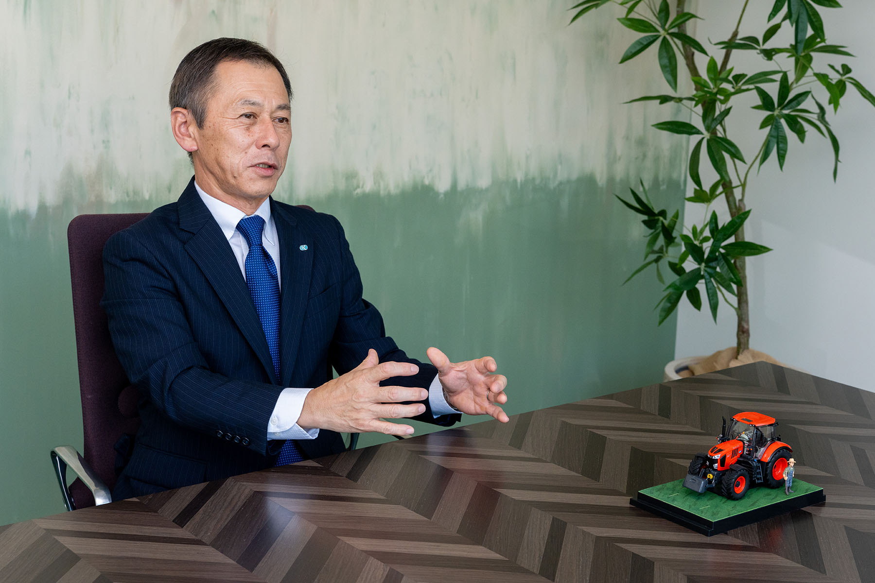 In an interview at a conference room in Kubota's head office, Shinya Tsuruda speaks about the value and prospects of autonomous operation through remote monitoring.