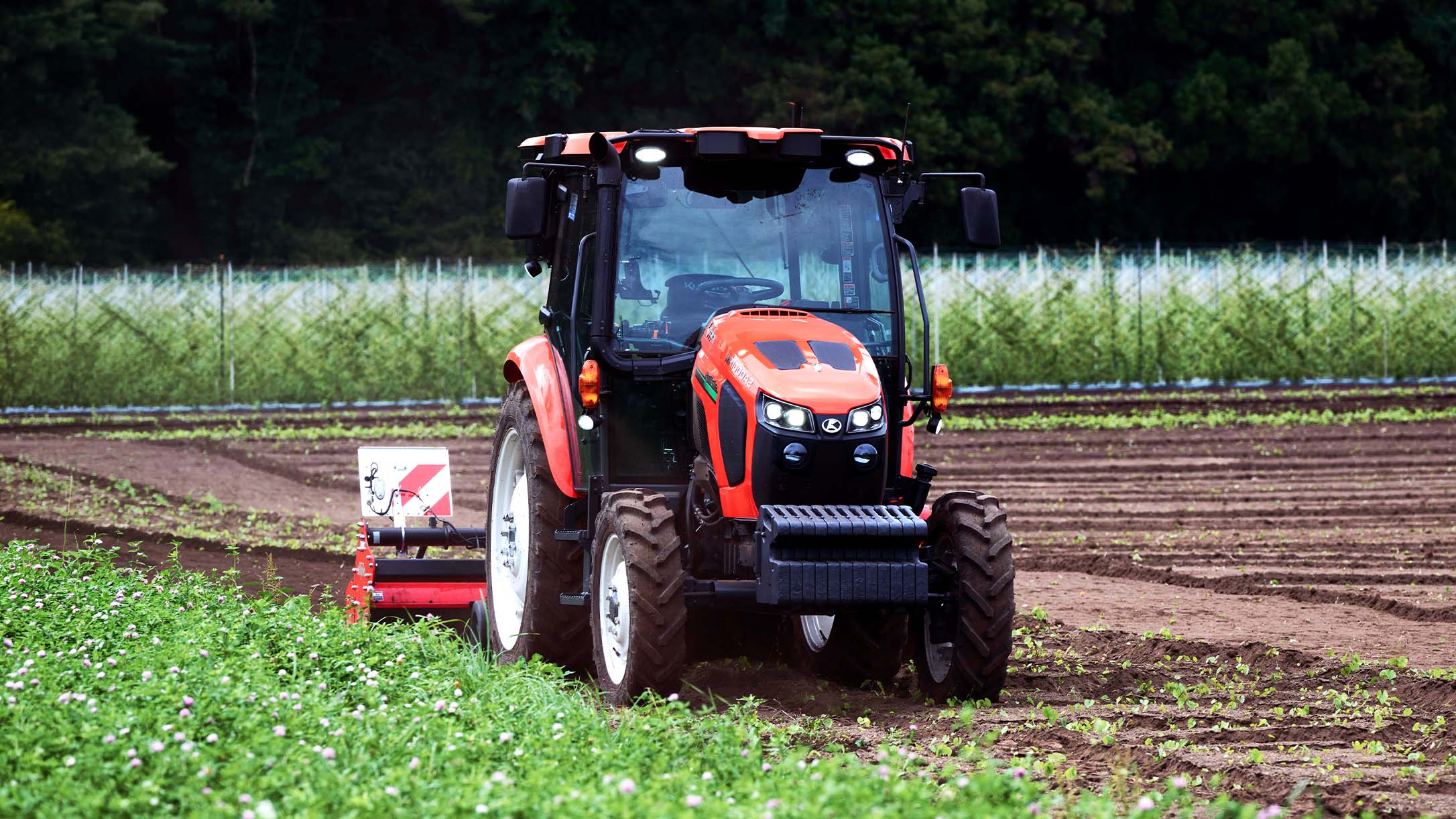 The New Agri Robo Tractor that supports remote operation to work in fields unmanned.