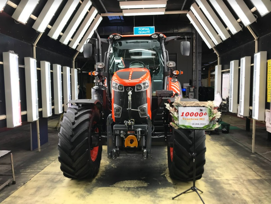 Kubota Ships The 10 000th M7000 Series Large Scale Tractor News 22 Kubota Global Site